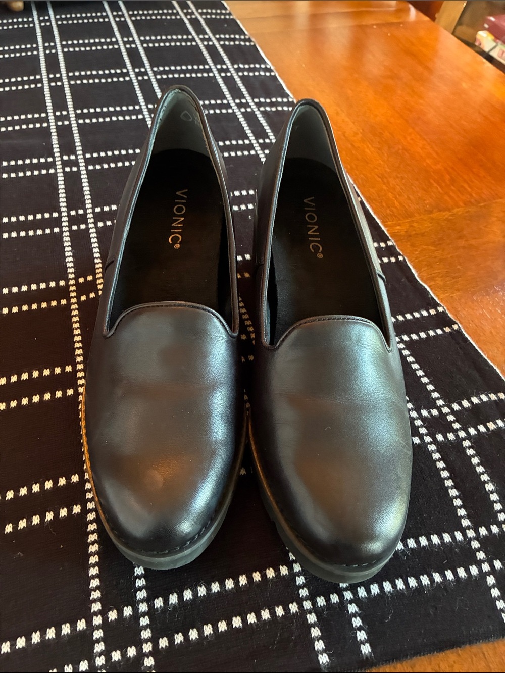 Vionic Willa Wedge size 7.5 Black Leather Slip-On Loafers for Women